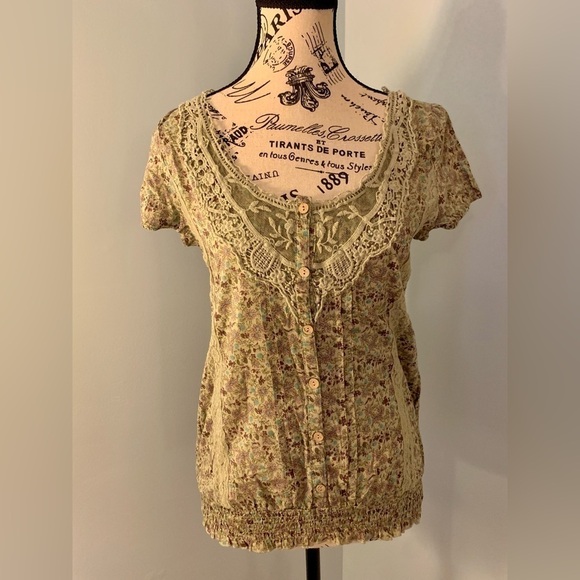 Dolled Up Green Floral Lace Button Top Size Med - Picture 1 of 8
